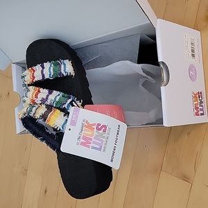 Muk Luks wave riptide sandals